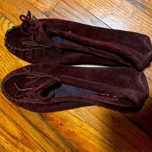 Minnetonka Moccasins barely worn size 10